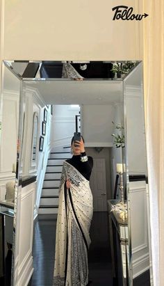 Saree Styles Modern Classy, Black And White Saree, Indian Wedding Saree, South Indian Wedding Saree, Draping Styles, Saree Hairstyles, Saree Wearing Styles, Sarees For Girls, Saree Wearing