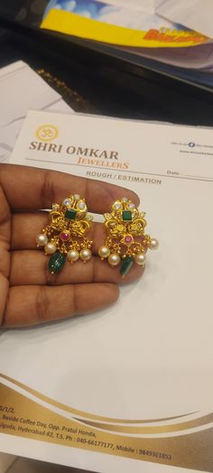 Fancy Earrings Gold Indian, Gold Studs Earrings Indian, Gold Earrings For Kids, Small Earrings Gold, Wedding Jewellery Designs, Wedding Jewelry Sets Bridal Jewellery, Gold Jhumka Earrings, Gold Bangles For Women, New Gold Jewellery Designs