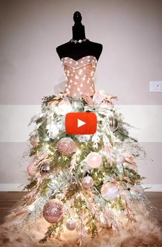 diy christmas wreaths for front door tutorials, diy christmas wreaths!! Minimalist Christmas Tree Ideas, Pencil Christmas Tree Ideas, Dress Form Christmas Tree, Mesh Christmas Tree, Mannequin Christmas Tree, White Christmas Tree Ideas, Christmas Tree Box, Dollar Tree Christmas Decor, Christmas Tree Dress