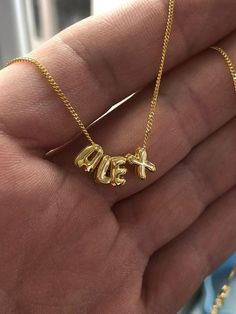 Preppy Jewelry, Name Necklaces, Jewelry Accessories Ideas, Dope Jewelry, Jewelry Lookbook, Jewelry Sterling Silver, Girly Jewelry, Necklace Personalized, Letter Necklace