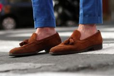 Office Shoes Men, Mens Party Wear, Brown Boat Shoes, Loafer Shoes For Men, Man Wear, Brown Suede Loafers, Men's Wedding Shoes, Casual Suits, Tassel Shoes