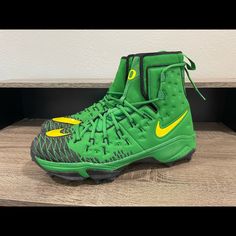 Promo Mens Size 15 Wide Nike Oregon Ducks Force Savage Elite Td Rubber Football Cleats. Very Rare Promo Sample Oregon Ducks Team Issued Force Savage Elite Td Shark Rubber Football Cleats! Color Is Green/Black/Yellow. Men’s Size 15 Wide. Rubber Bottom Cleats! Very Rare Model. All Orders Ship Within 1 Business Day! Green Sports Boots With Vibram Sole, Green Sports Boots With Rubber Sole, Mens Grey Shoes, Jordan Basketball Shoes, Track And Field Shoes, Nike React Vision, Boxing Shoes, Nike Zoom Kobe, All Nike Shoes