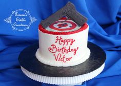 Fondant gun and target cake Target Cake, Cake Creations, Amazing Cakes, Fun Crafts, Fondant, Happy Birthday, Target, Cake