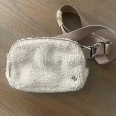 Lululemon Sherpa Everywhere Bag Used Once! Looks Brand New With No Stains Or Blemishes. I Love Her But She Is Wasting Away In My Closet And Deserves A Good Home. Fleece Bag, Lululemon Backpack, Lululemon Everywhere Belt Bag, Laptop Travel Bag, Bags Cross, Everywhere Belt Bag, White Crossbody Bag, Eco Bags, Festival Bag