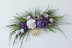 Beautiful and delicate hair comb with lavender, white and green flowers in a mix of dried and artificial paper flowers. Don't hesitate to contact me if you would like a special finish to match your wedding colors, I will be happy to do it for you. You can find a complete collection with these tones to organize your wedding color palette in the tones you were looking for, you can combine hair accessories along with accessories for the groom, groomsmen, bridesmaids and even flower girls. IF you do White And Green Flowers, Wedding Lavender, Groomsmen Bridesmaids, Lilac Hair, Lavender Hair, Groom Groomsmen, Wedding Color Palette, Lavender Purple, Wedding Color