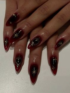 dark red wine red aura nakls gold design nails Gel Nails Dark Red, Dark Rose Nails, Dark Aura Nails, Gold Design Nails, Almond Acrylic Nails Designs, Red Aura, Red And Gold Nails, Red Gel Nails, Dark Red Nails