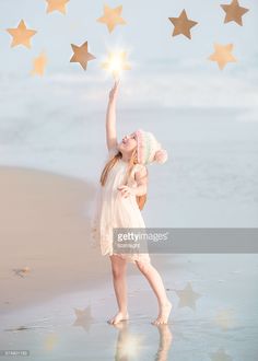 ストックフォト : Girl reaching for the stars Digital Surrealism, Life Drawing Reference, Star Illustration, Cardboard Sculpture, Anatomy Poses, Childrens Books Illustrations, Reaching For The Stars, Character Poses, Ap Art