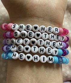 Pony Bead Kandi Patterns, Double Kandi Bracelet, Rainbow Bracelet Beads, Kandi Bracelets Ideas Words, Pride Kandi Bracelets, Gender Bracelets, Pronouns Bracelets, Cool Kandi Ideas, How To Make Kandi Bracelets