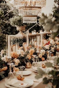 Table in Italian villa with big chandelier and decorations Italian Aesthetic Wedding, Table Setup Ideas, Luxury Event Decor, Wedding Table Setup, Wedding Table Designs, Tuscan Countryside, Boho Wedding Inspiration, Setup Ideas