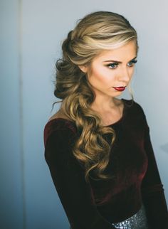 Holiday hair and makeup by Vivian Makeup Artist. Such a gorgeous dramatic look perfect for Christmas parties/ holiday parties. Destination Wedding Hair, Side Curls, Formal Hair, Winter Parties, Simple Wedding Hairstyles, Side Swept, Wedding Hairstyles For Long Hair