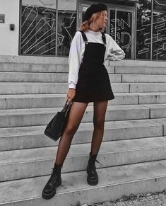 Fotografi Fesyen, Fashion Fotografie, Black And White Outfit, Skirt Diy, Skirt Tulle, Corduroy Overall Dress, Outfits 2016, Fashion Curvy, Pullover Outfit