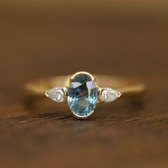 Alternative Rings, Baguette Side Stones, Memory Ring, Oval Sapphire Ring, Montana Sapphire Ring, Stunning Diamond Rings, Ring Inspo, Oval Diamond Ring, Diamond Rings Design