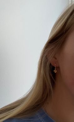 Gold Heart Huggie Hoop Earrings Heart Drop Charm Small Hoop - Etsy Dainty Heart Earrings, Earrings Aesthetic Gold Simple, Simple Earrings Aesthetic, Small Dainty Earrings, Gold Dainty Earrings, Gold Hoop Earrings Aesthetic, Hoops With Charms, Hoop Earrings Aesthetic, Ear Piercing Studs