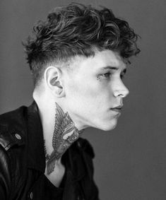 Mens Hairstyles Curly, Mens Hairstyles Thick Hair, Wavy Hair Men, Haircut Men, Corte De Cabelo Masculino, Mens Haircuts Short, Undercut Hairstyles, Curly Hair Men