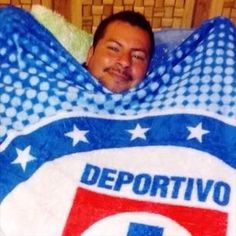 a man laying in bed under a blanket with the word deporttivvo on it