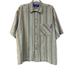 Size- L Condition- Gently worn, no visible flaws. See pictures. Measurements taken flat un-stretched: Shoulder to shoulder- 20" Armpit to armpit- 23" Shoulder to hem- 27" Sleeve length- 11.5" Cheap Cotton Short Sleeve Shirt With Camp Collar, Cheap Short Sleeve Camp Shirt With Pockets, Affordable Camp Collar Shirt For Everyday Wear, Affordable Casual Tops With Camp Collar, Cheap Everyday Camp Collar Shirt, Classic Camp Shirt With Spread Collar, Affordable, Cheap Classic Camp Shirt With Spread Collar, Cheap Classic Tops With Camp Collar, Cheap Camp Collar Shirt With Button Closure