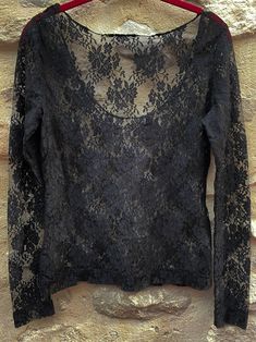 A retro-boho style top-t-shirt, vintage from the 90s. Very feminine with its wide rounded neckline in beautiful elastane lace. This is a top that I bought for myself in the 90s-2000s. It is in perfect condition because I take good care of my stuff. At my age, it's time for me to empty my cupboards... and if it can benefit someone who will find happiness there... You can wear this top on its own but also under a transparent tunic. The materials : - black polyester elastane lace. The cup : - wide Lace Crew Neck Stretch Top, Lace Stretch Crew Neck Top, Black Lace Top With Crew Neck, Stretch Lace Top With Crew Neck, Fitted Lace Sleeve Crew Neck Top, Fitted Lace Top With Crew Neck And Lace Sleeves, Fitted Lace Top With Lace Sleeves And Crew Neck, Fitted Scoop Neck Top With Lace Trim, Crew Neck Lace Blouse