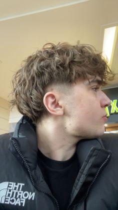 Mens Undercut Mullet, Messy Modern Mullet Men, Low Taper Messy Hair, Mullet Modern Men, Men’s Hair Curly, Low Taper Modern Mullet, Short Messy Fringe Haircut Men, Blonde Modern Mullet, Undercut Mullet Man