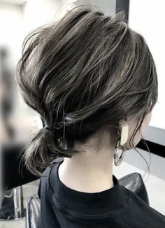 Short Hair Ponytail, Medium Highlights, Short Hair Cuts For Round Faces, Short Ponytail, Messy Bob Hairstyles, Short Grunge Hair, Cute Hairstyles For Medium Hair, Penteado Cabelo Curto