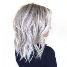 Silvery Waves Ice Hair, Grey Blonde Hair, Silver Blonde Hair, Blonde Wavy Hair, Ash Blonde Balayage, Blond Balayage, Scene Girl, Hair Blond, Blonde Haircuts