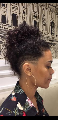 Side Shaved Hair, Undercut Natural Hair, Undercut Curly Hair, Undercut Hair Designs, Side Shaved, Undercut Hairstyles Women, Curly Undercut, Undercut Long Hair, Shaved Hair Cuts