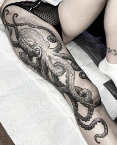 Tattoos Octopus, Octopus Thigh Tattoos, Floral Octopus, Tentacle Tattoo, Floral Back Tattoos, Full Leg Tattoos