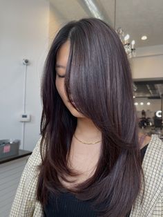 Summer Party Look, Asian Haircut Layers Straight Hair, Wide Jaw Haircut Women, Layers Indian Hair, Haircut For Round Face Shape Medium, Asian Layered Hair Medium Straight, Asian Hair Straight Layers, Hair Cut For Round Face Shape Girl, Long Layers With Face Framing Pieces Medium Hair