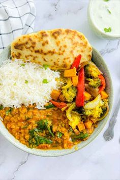 Red lentil Buddha bowl served with naam and raita. Gluten Free Curry Recipes, Easy Naan, Red Lentil Recipes, Vegan Curry Recipes, Lentil Dal, Simple Lunch, Vegetarian Dish, Easy Curry