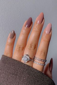 "Add a touch of sparkle to your early fall look with these glittery nail designs. ✨💅 Perfect for a night out or just to add some glam to your everyday style. #GlitterNails #SparkleSeason #NailGoals #FallFashion #NailArt #NailInspo #NailSwag #NailAddict #NailObsessed #FallNails" Neutral Nail Designs, Mauve Nails, Brown Nails Design, Nagellack Trends, Beige Nails, Fall Nail Colors