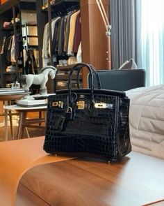 Expensive Bag, Casual Glam, Luxury Bags Collection, Hermes Birkin 25, Dream Bags, Luxury Purses, Handbag Heaven, Birkin 25, Bags Aesthetic