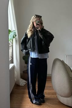 what do we think about adidas pants???? Styling Track Pants, Black Track Pants Outfit, Adidas Jacket Outfit, Blue Adidas Pants, Black Adidas Pants