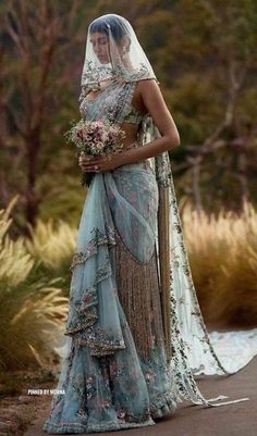 Lehenga Designs Sabyasachi, Pakistani Bride White Dress, Modern Desi Wedding Dress, Unique Bridal Looks Indian, Indian Inspired Wedding Dress, Sabyasachi Sarees Brides, Sabyasachi Lengha, Sabyasachi Dress, Modern Indian Wedding Dress