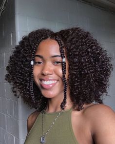 Side Part Twist Out Natural Hair, 4b Twist Out, Golden Locs, Twist Out Hairstyles, Twist Outs On Natural Hair, Coily Hairstyles, Braid Out Natural Hair, Natural Afro Hairstyles