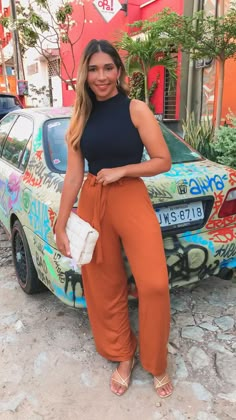 Pantalon Naranja Outfits, Brunch Attire, Brunch Outfit Spring, Mix Style, Brunch Outfit, Pants Pattern, Casual Street Style, Office Outfits