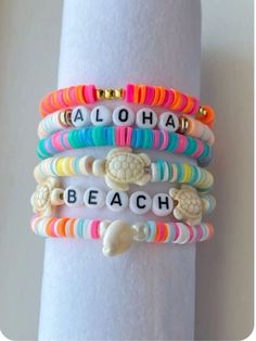 Clay Bead Bracelets With Shell, Vacation Clay Bead Bracelets, Clay Beads Anklet Ideas, Clay Bead Inspo Summer, Clay Braclets Idea Summer, Hawaii Clay Bead Bracelets, Cute Clay Bead Bracelet Ideas For Summer, Cute Bracelet Ideas For Summer, Preppy Bracelet Ideas Summer