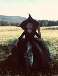 Step into the Halloween spirit with a classic witch look, complete with pointed hats, capes, and an air of mystery. Perfect for a magical night out 🌙✨ Kids Witch Costume Diy, Tulle Witch Costume, Scary Monster Costume, Toddler Witch Costumes, Baby Witch Costume, Black Tutu Dress, Kids Witch Costume, Witch Costume Diy, Witch Tutu