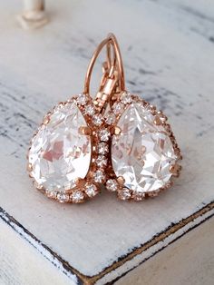 "White clear crystal teardrop earrings, Drop earrings, Bridal earrings, Bridesmaid gift, Dangle earrings Gold or silver earring, Drop or stud Elegant and refined. These earrings are so sparkly. They would be great as bridal earrings or for any other day. Perfect gift for bridesmaids or other occasions. They are made of rose gold plated brass and Swarovski crystals, all set in prong setting. Made with CRYSTALLIZED™ - Swarovski Elements Each teardrop is approx. 19 x 15 mm Total earring's length is Clear Drop Jewelry For Wedding, Clear Crystal Drop Earrings For Wedding, Clear Drop Wedding Jewelry, Wedding Jewelry With Matching Clear Earrings, Rose Gold Drop Earrings With Prong Setting For Bridal, Rose Gold Drop Earrings With Prong Setting For Brides, Rose Gold Drop Bridal Earrings With Prong Setting, Rose Gold Crystal Dangle Earrings, Rose Gold Prong Setting Bridal Drop Earrings