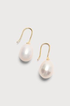 Lulus x Casa Clara 14KT Earrings - Pearl Gold Teardrop Earrings Carved Pearl, Pearl Teardrop Earrings, Teardrop Pearl Earrings, Pearl Flowers, White Freshwater Pearl, Linen Bag, Chic Accessories, Accessories Jewelry Earrings, Floral Earrings