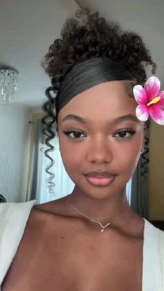 Curly Bun Black Women, Pe Hairstyles For School, Cute Curly Short Hairstyles, Simple Back To School Hairstyles, Hairstyles For School Curly Hair, Head Teacher, Natural Braided Hairstyles, Curly Hair Care Routine