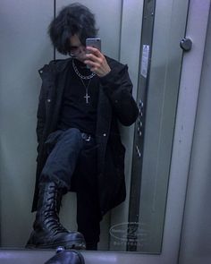 Men Goth Aesthetic, Goth Looks Outfits Men, All Black Skater Outfit Men, Werewolf Aesthetic Outfit Male, Casual Goth Men, Goth Fits Men, Men Goth Outfit, Goth Style Men