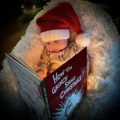 Christmas Baby Pictures 1 Year, Gingerbread Baby Photo, Babies Christmas Photos, Christmas Picture Poses Family, Baby Xmas Photoshoot, 4 Months Christmas Pictures, Baby Milestone Christmas Pictures, Christmas Photo Shoot For Baby, Baby Pictures Under The Christmas Tree