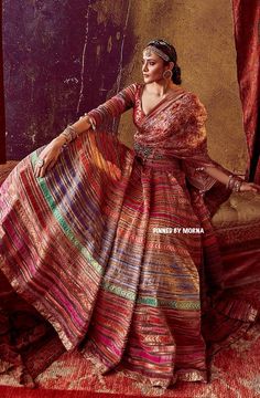 Tarun Tahiliani - India 🇮🇳 Saree Styling, Neck Pieces Jewelry, Tarun Tahiliani, Neck Piece, Maternity Clothes, Indian Fashion, Lehenga, Cute Outfits, Saree