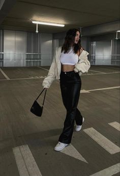 Looks Streetwear, Winter Fashion Outfits Casual, Trendy Fashion Outfits, Girls Summer Outfits, Interview Outfit, Sporty Outfits