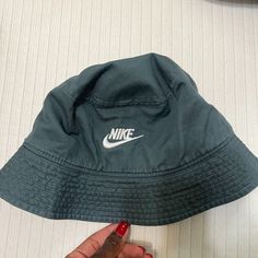 Nike Bucket Hat - Nwt Nike Casual Snapback Hat, Nike Adjustable Cotton Hat, Adjustable Nike Cotton Hat, Adjustable Cotton Nike Hat, Nike Snapback Hats For Spring, Nike Adjustable Spring Hats, Nike Summer Cap, Nike Cap For Spring, Nike Spring Cap