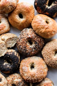 a bunch of bagels that are sitting on a table