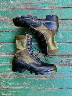 A great  pair of vintage circa 1960s Addison  black leather and green canvas Jungle combat RO- SEARCH lace up boots in excellent vintage condition  Made in USA Size men's 9 Dimensions  Length of outer sole 11 7/8 Width of outer sole at ball of foot 4" Height of boot from bottom of heel to top of  boot 9" Weight 3 1/2 lbs Please see all photos for details Vintage Combat Boots, 9 Dimensions, Jungle Boots, Combat Boots Men, Boots Mens, Military Boots, Vintage Military, Mens Shoes Boots, Vintage 1960s