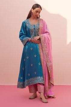 Shop for Angad Singh Blue Velvet Embroidered Salwar Set for Women Online at Aza Fashions Velvet Kurta Set, Blue Velvet Suit, Design Kurti, Velvet Kurta, Embroidered Salwar, Vintage Rose Gold, Velvet Suit, Embroidered Dupatta, Embroidery Designs Fashion