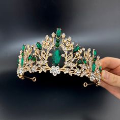 💚 Elegant shimmering emerald crystals & baroque green tiara make this bridal crown one that will sparkle long after your wedding day. Lightweight & easy to style.   💚 Crafted with crystal metal leaves, and genuine emerald green stones. The sturdy nature of the wedding tiara allows you to comfortably shape your hairstyle.   💚 This elegant and sparkle gothic crown is perfect for your wedding, bridal shower, or formal/informal occasions. This bridal headpiece is giving perfect light to your hair Luxury Green Elegant Headpieces, Emerald Green Tiara, Baroque Tiara, Snake Crown, Green Tiara, Emerald Hair, Quinceanera Jewelry, Green Crown, Crystal Crown Wedding