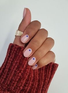 Trending Minimalist Nails, Minimal Dot Nail Art, Single Accent Nail, Clean Almond Nails Designs, European Gel Nails, One Dot Nail Art, Natural Dip Nail Designs, Dot On Nails Simple