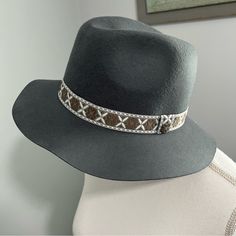 This Hat Will Compliment So Many Things In Your Wardrobe. Wool By Gelso Bianco From Italy. Grey, White And Brown Colored Band. * Pageboy Hat, Girl Scout Sash, Adidas Women Fashion, Jack Hat, Harley Davidson Hats, Pink Baseball Hat, Fall Lipstick, Brixton Hat, Nike Set